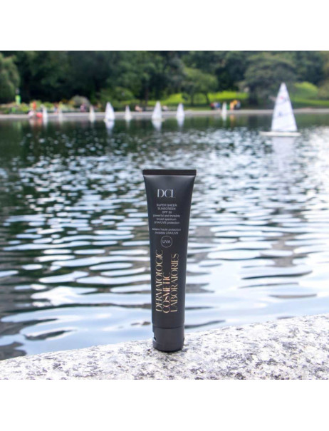 DCL Super Sheer Sunscreen SPF 50 Легкий невагомий сонцезахисний крем-флюїд SPF 50