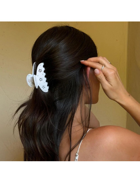 Emi Jay Lil Effing Clip in Blanc Petal Eyelet Средний крабик для волос