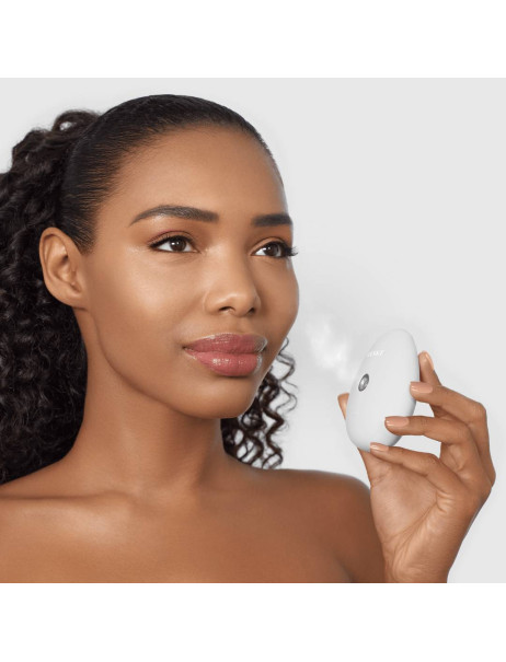 Geske Facial Hydration Refresher Електронний освіжувач для зволоження обличчя 4 в 1