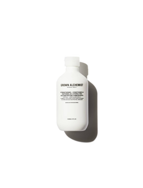Grown Alchemist Strengthening Conditioner 0.2: Panthenol B-5, Hydrolyzed Baobab Protein, Pomegranate Кондиционер для укрепления волос Пантенол, Гидролизованный Протеин Баобаба, Гранат