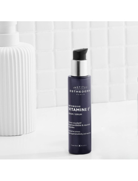 Institut Esthederm Intensive Vitamin E² Serum Сыворотка для кожи лица на основе витамина Е2