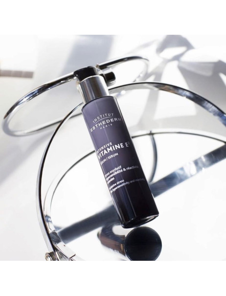 Institut Esthederm Intensive Vitamin E² Serum Сыворотка для кожи лица на основе витамина Е2