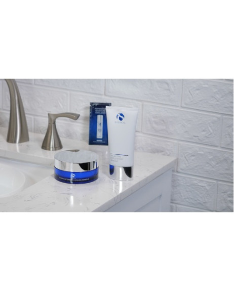 Smooth & Soothe Clinical Facial від iS Clinical для догляду за шкірою