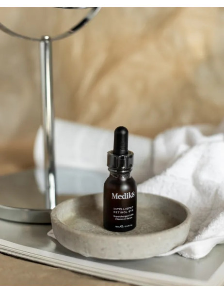 Medik8 Intelligent Retinol 6TR нічна інтенсивна сироватка