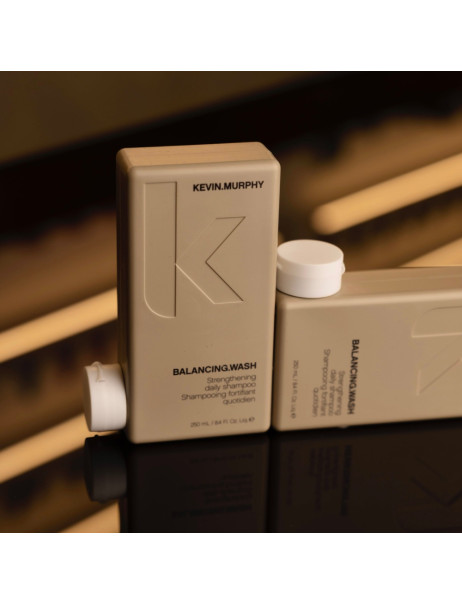 Укрепляющий шампунь Kevin.Murphy Balancing.Wash