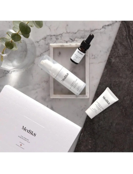 Medik8 Calmwise Soothing Cleanser Очищаюча пінка для чутливої шкіри