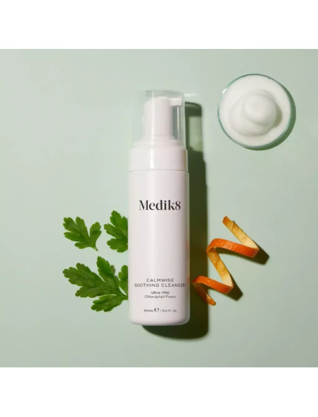 Medik8 Calmwise Soothing Cleanser Очищаюча пінка для чутливої шкіри