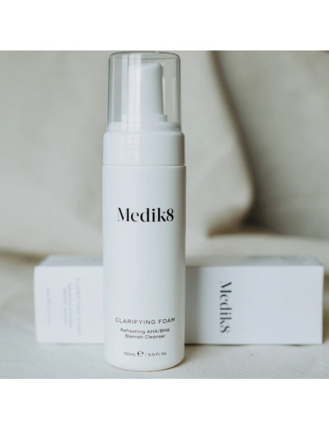 Medik8 Clarifying Foam Безмасляна пінка з AHA та BHA для проблемної шкіри
