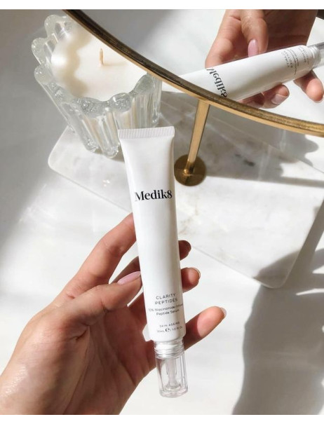 Medik8 Clarity Peptides Пептидна сироватка з 10% ніацинаміду