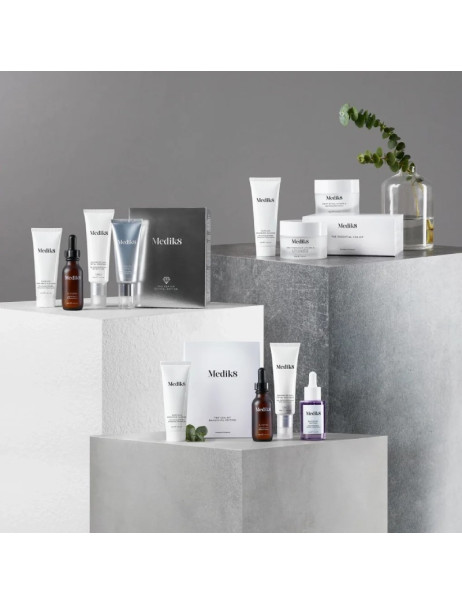 Essential CSA Kit від Medik8 для базового догляду за шкірою