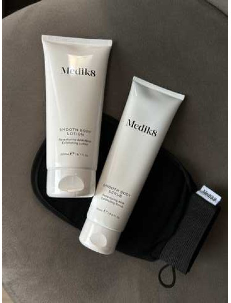 Medik8 Smooth Body Exfoliating Kit Система з АНА-кислотами для сухої та проблемної шкіри