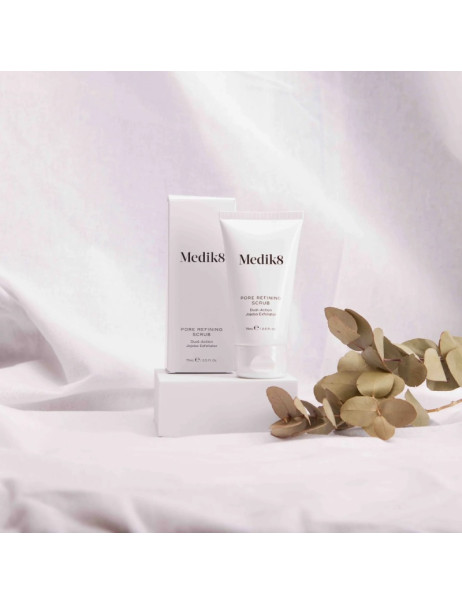 Medik8 Натуральный скраб двойного действия Pore Refining Scrub™