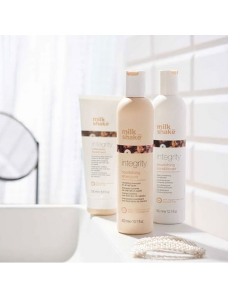 Milk_Shake Integrity Conditioner Кондиціонер для живлення і зволоження волосся з анти-фріз ефектом