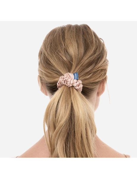 MOLODO Silk Scrunchie Midi Powder Pink Шелковая резинка среднего размера, пудровая