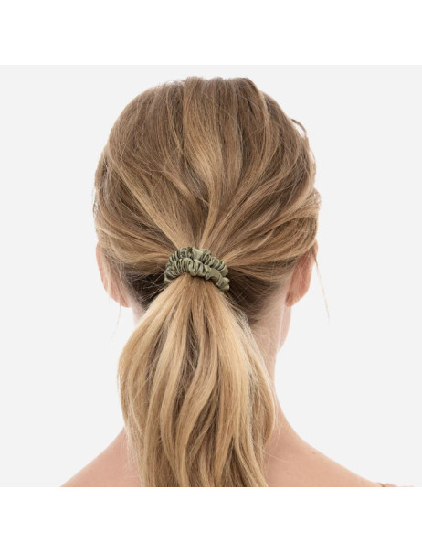 MOLODO Silk Scrunchie Mini Forest Moss Тонкая шелковая резинка для волос, оливковая