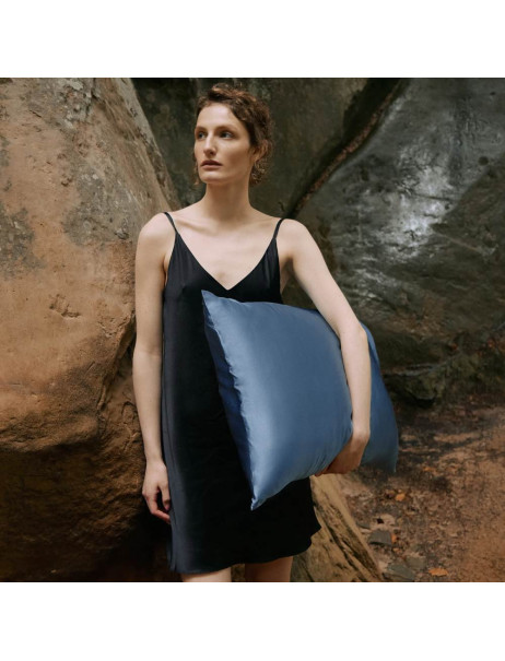 MOLODO Silk Mulberry Pillowcase Blue Наволочка из 100% шелка, голубая