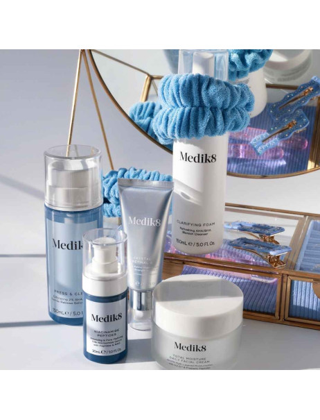 Medik8 Niacinamide Peptides Пептидна сироватка з 10% ніацинаміду для зменшення висипань та візуального звуження пор