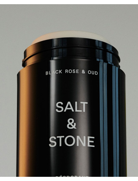 дезодорант з ароматом чорної троянди та вдалині Salt & Stone