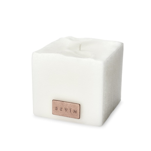 Sevin London Scented Candle Porcelain White Small Ароматическая свеча с ароматом янтаря, жасмина и мускатного ореха