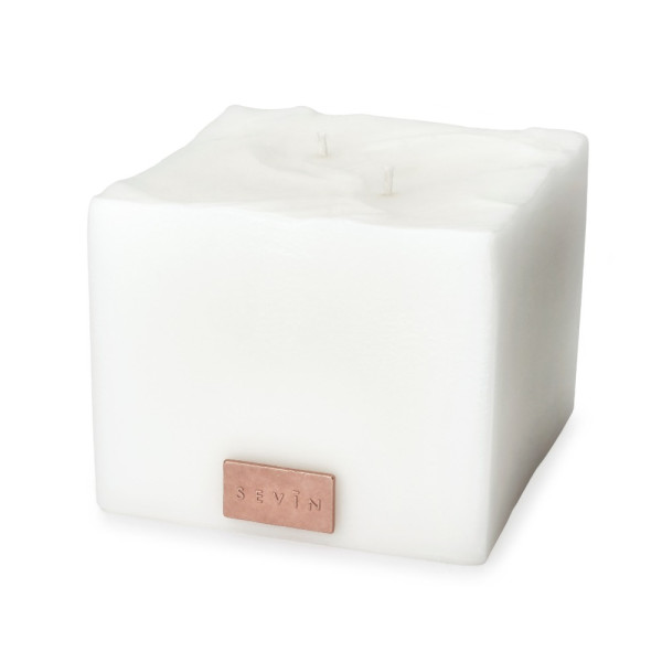 Sevin London Scented Candle Porcelain White Medium Ароматическая свеча с ароматом янтаря, жасмина и мускатного ореха