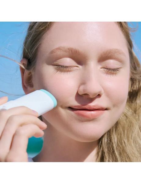 SKIN1004 Madagascar Centella Hyalu-Cica Silky-Fit Sun Stick SPF50 Солнцезащитный стик