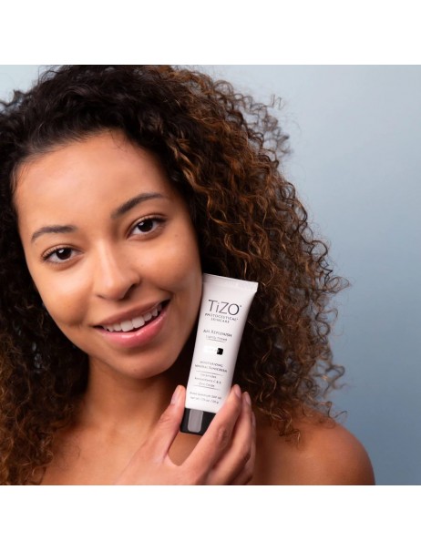 Денний живильний крем з відтінком TiZO AM Replenish SPF 40