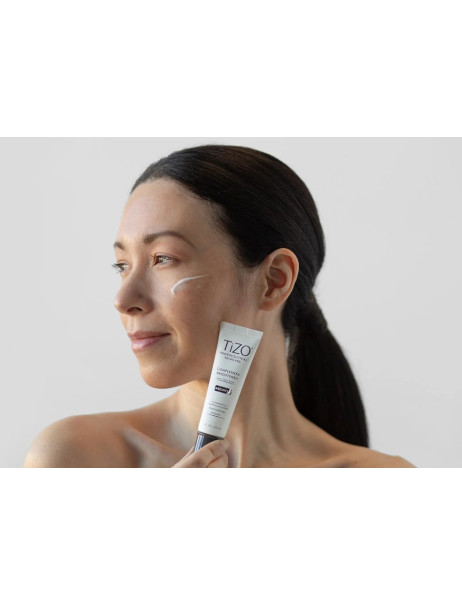 TiZO Photoceutical Skincare Complexion Brightener Крем зволожуючий для вирівнювання кольору обличчя