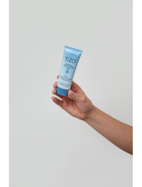 Мінеральний крем з відтінком TiZO SPF 50