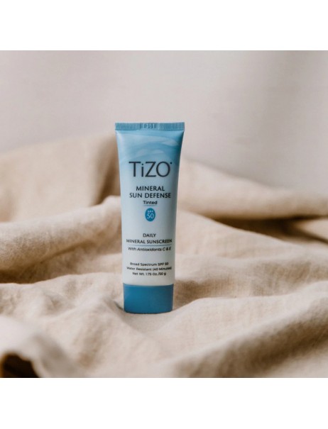 TiZO Mineral Sun Defense тональний крем з SPF 50