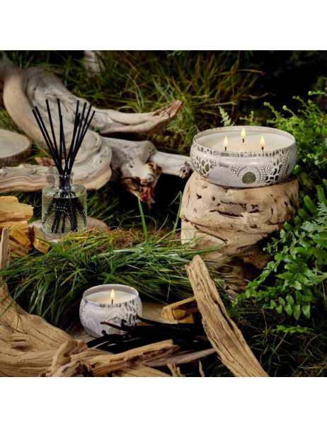 Чарівна ароматична свічка Voluspa Japonica Santal Vanille